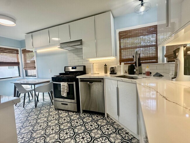 Foto del edificio - Palo Alto Dream Rental with Backyard Parad...