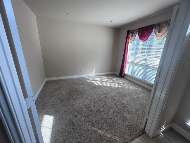 Foto del edificio - 1202 Watercrest Park Ln