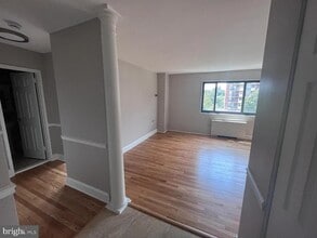 Building Photo - 504 Arlington Rd