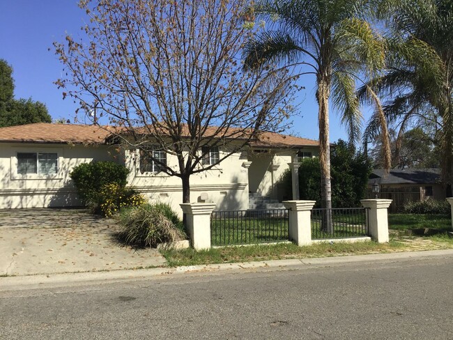 Foto del edificio - Fair Oaks home on 1/4 acre lot.