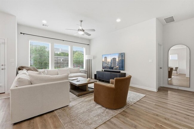 Building Photo - 823 Hazy Hills Loop