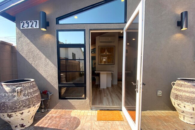 Foto del edificio - 2925 Midvale Ave