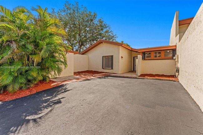 Foto del edificio - 7688 SW 105th Pl