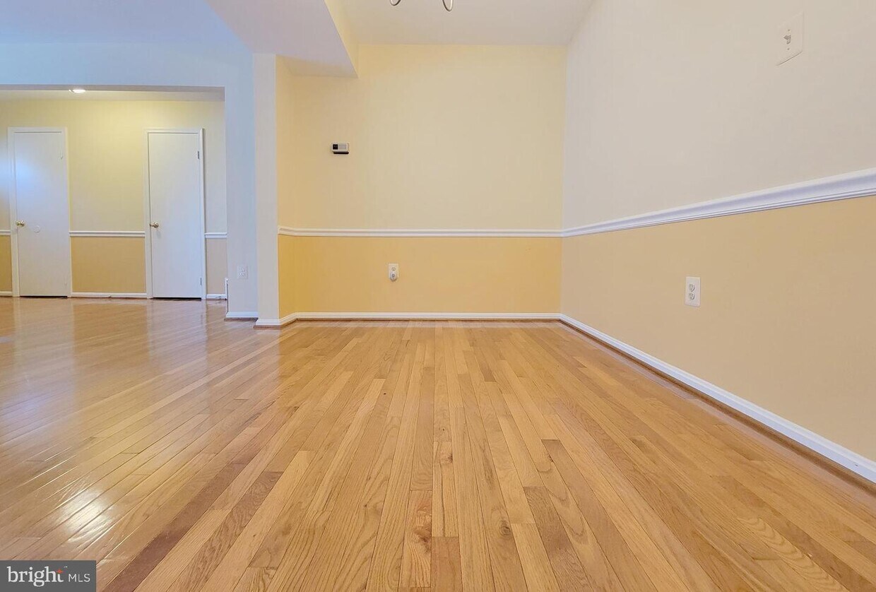 8034 Sleepy View Ln, Springfield, VA 22153 Townhome Rentals in