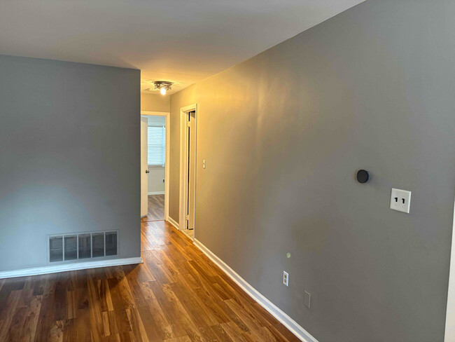 Building Photo - 403 Winding Way