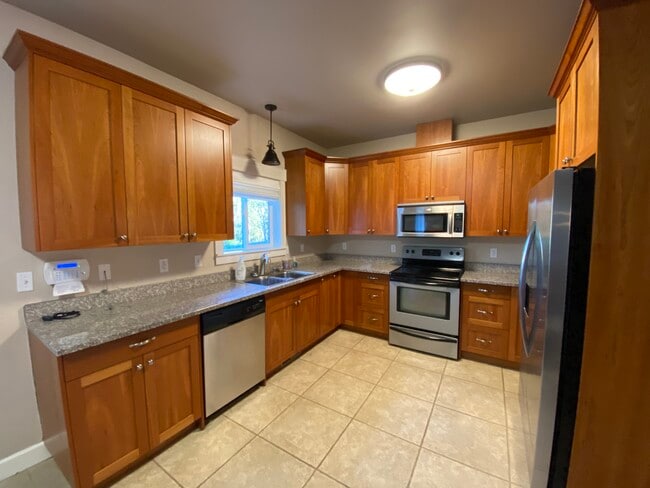 Building Photo - 2225 Old Lakeway Dr