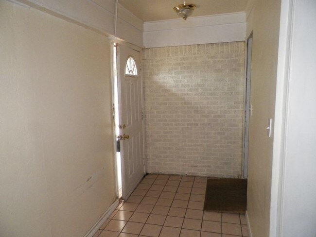 Foto del edificio - 313 W Gore Blvd