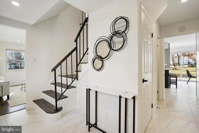 Foto del edificio - 13134 Madonna Ln