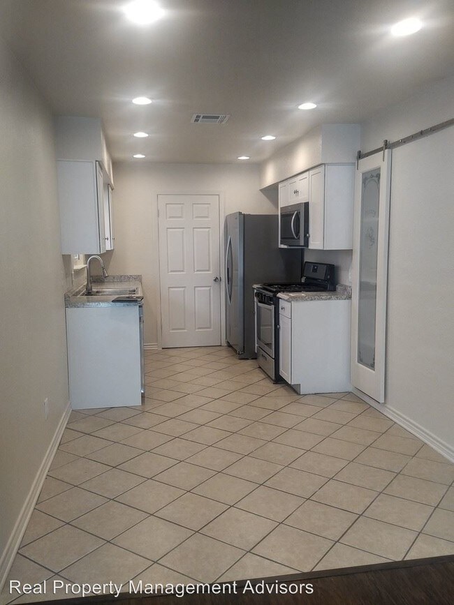 Foto del edificio - 5704 Emerald Forest Dr