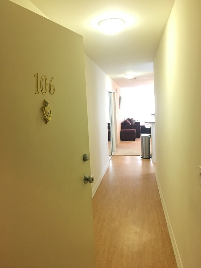 Foto del edificio - 1395 Kelton Ave