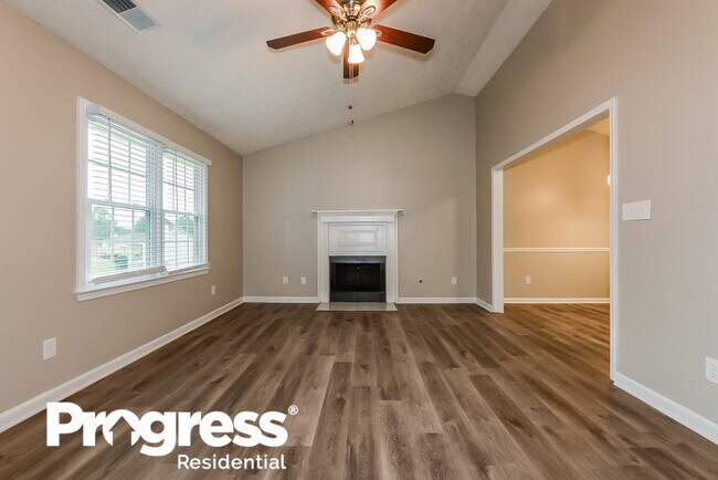Building Photo - 1352 Mountain Dr NE
