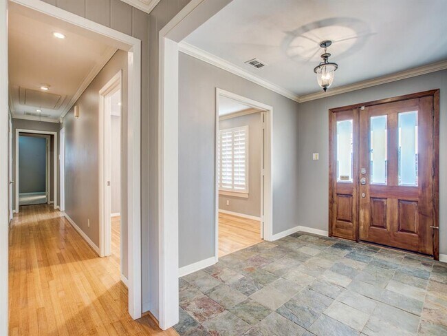 Building Photo - 7523 Azalea Ln
