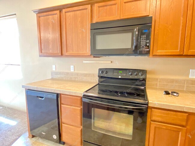 Building Photo - 3  BR home with new flooring in a great NE...