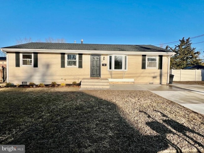 Building Photo - 16 Schoolhouse Dr