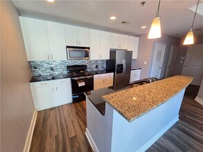 Building Photo - 44 Peachtree Pl NE