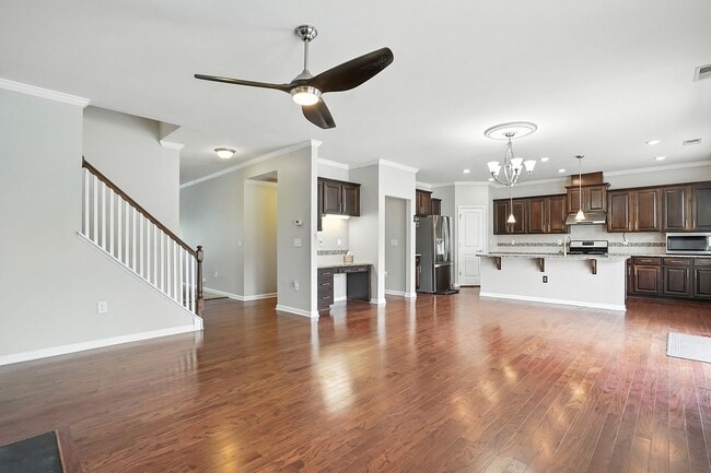 Building Photo - STUNNING HOME IN -POOL-TENNIS COURTS-GYM-PARK