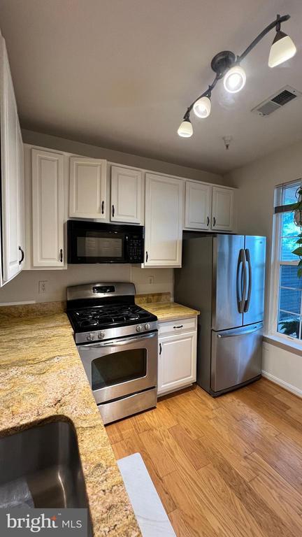 Foto del edificio - 1300 Windleaf Dr