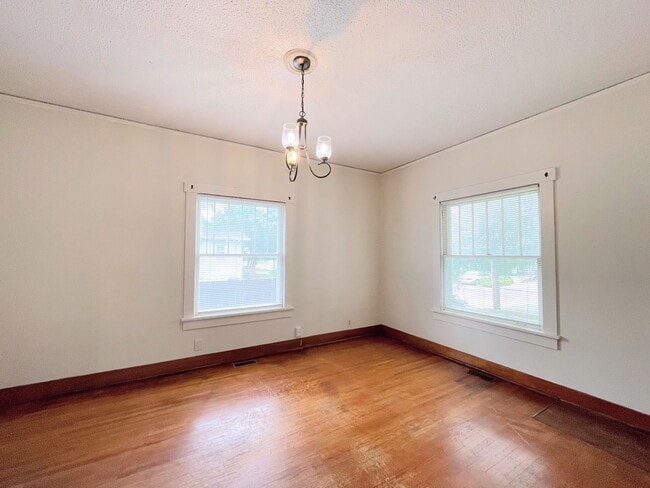 Building Photo - 2 bed 2 bath home