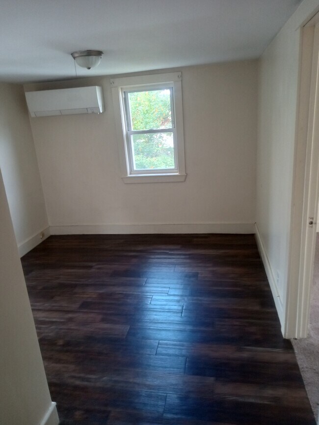 Living area - 29 E Walnut St