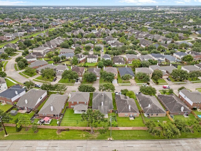 Foto del edificio - 2610 Cypress Springs Dr
