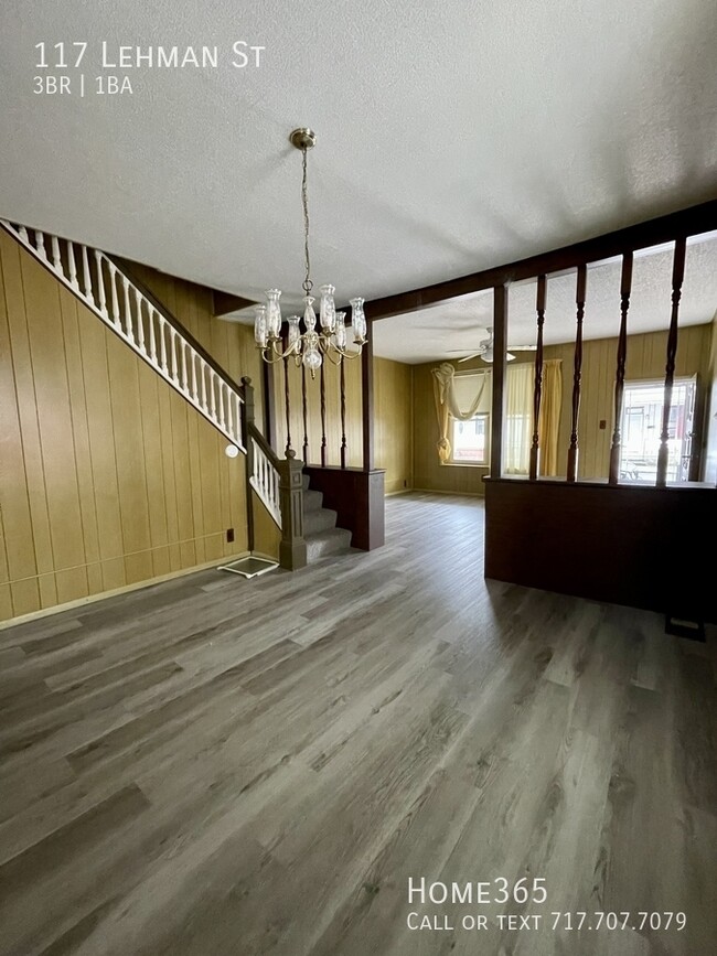 Foto del edificio - Large Three Bedroom One Bath home with off...