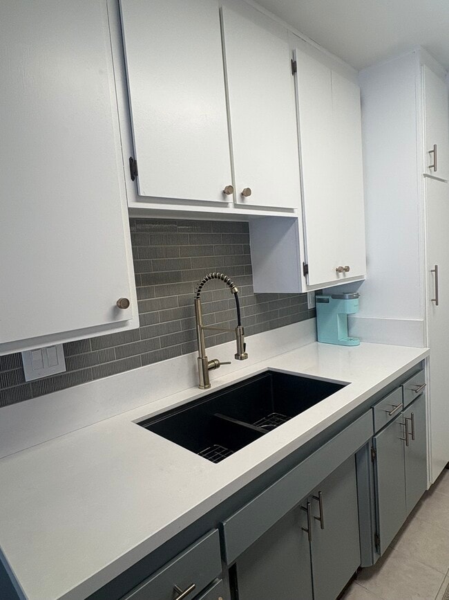 Building Photo - 4855 Cole St