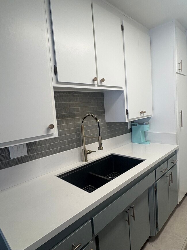 Foto del edificio - 4855 Cole St