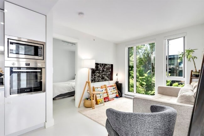 Building Photo - 2239 W 7th Ave