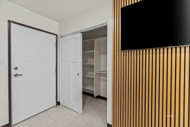 Foto del edificio - 1879 W Peppertree Dr