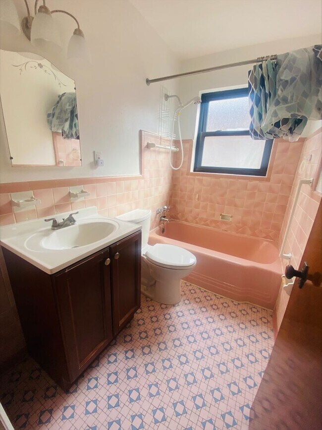 Building Photo - 3br/1ba in St. John