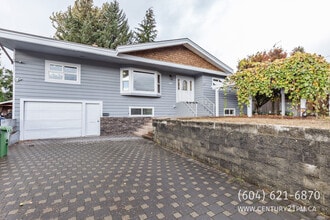 Building Photo - 2086 Majestic Crescent