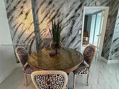 Foto del edificio - 7601 E Treasure Dr