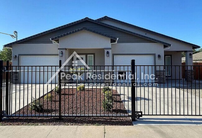 Foto del edificio - 2 br, 2 bath House - 1821 Iris Avenue