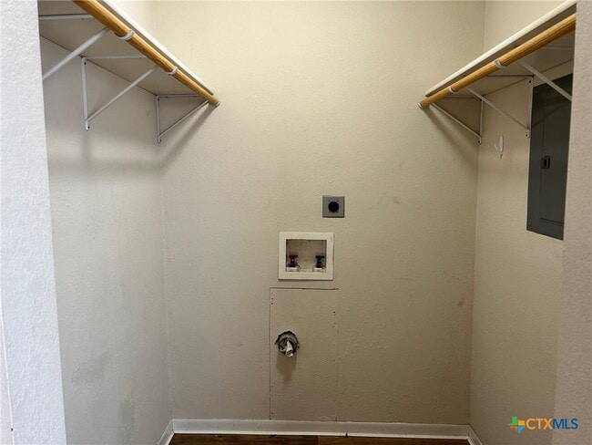 Building Photo - 140 Hollow Pass Ln