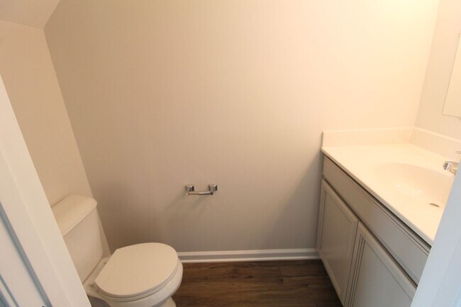 Foto del edificio - Spacious 3-Bed, 2.5-Bath Townhome Availabl...