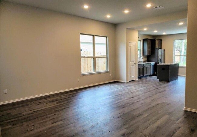 Building Photo - 907 Chickasaw Dr