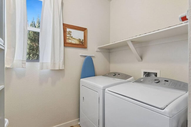 Building Photo - 6801 Warren Dr