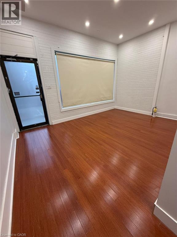 Photo du bâtiment - 69 Hellems Ave