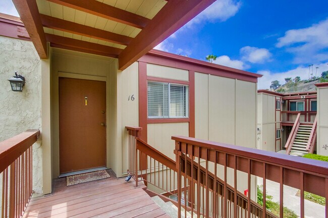Foto del edificio - Spacious 3 Bedroom Condo Available for Move In May 1st
