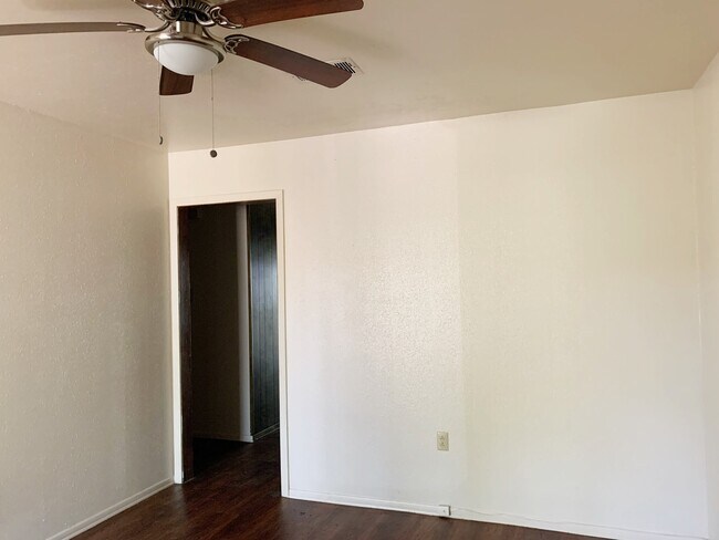 Foto del edificio - 8006 Hobbs Dr
