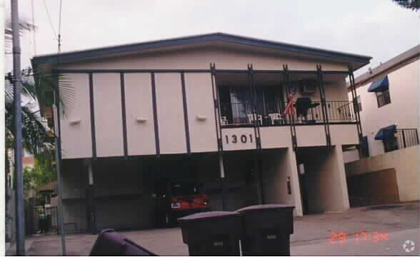 Primary Photo - 1301 Stanley Ave