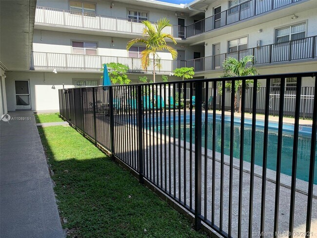 Foto del edificio - 16215 NE 18th Ct