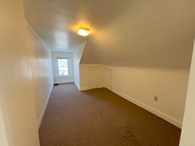 Foto del edificio - Charming studio apartment for rent! - All utilities included except Electric - 1121-A Shenandoah st.