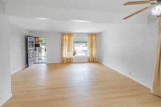 Building Photo - 369 S 20th St