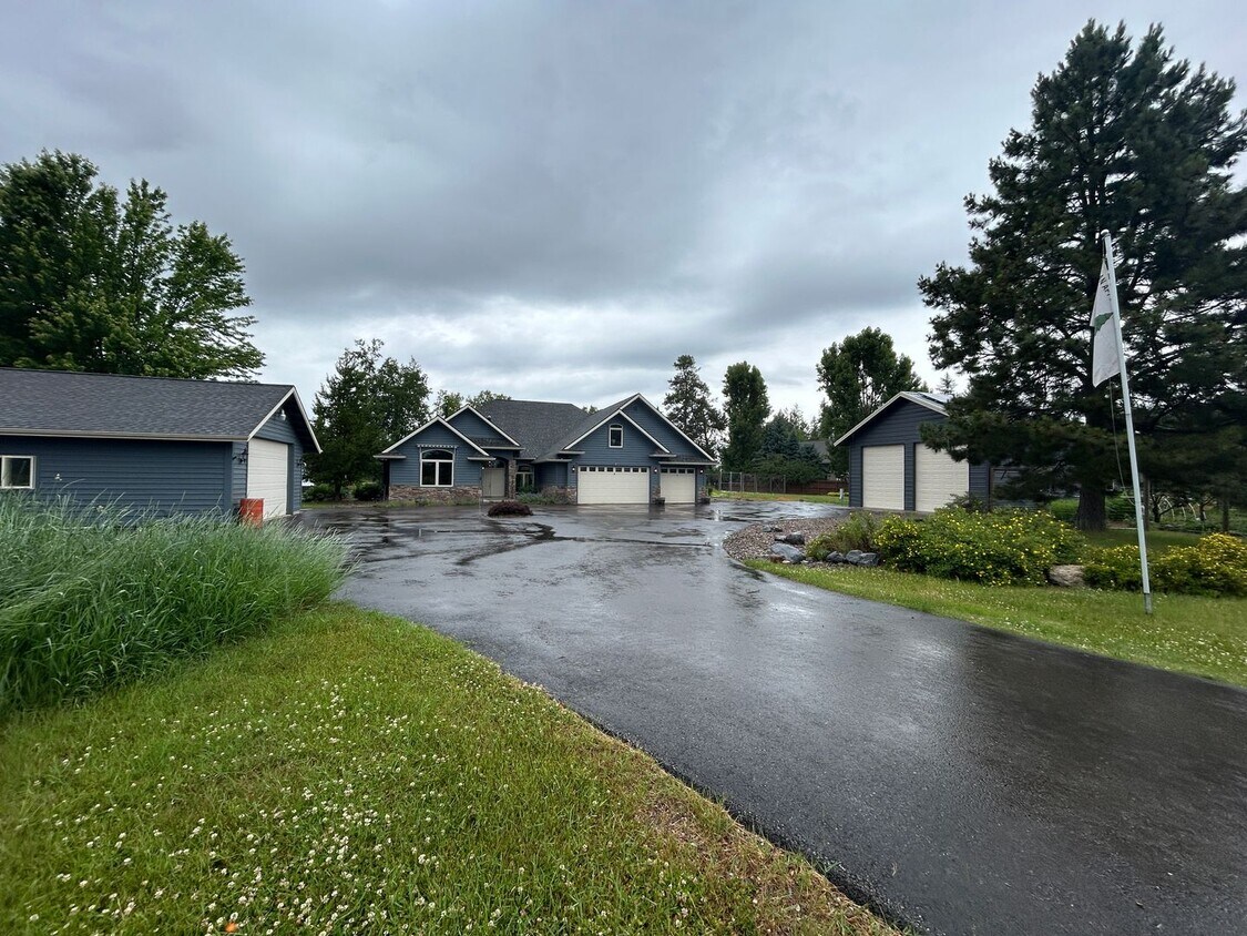 Foto principal - Amazing Home on the River with Greenhouse,...