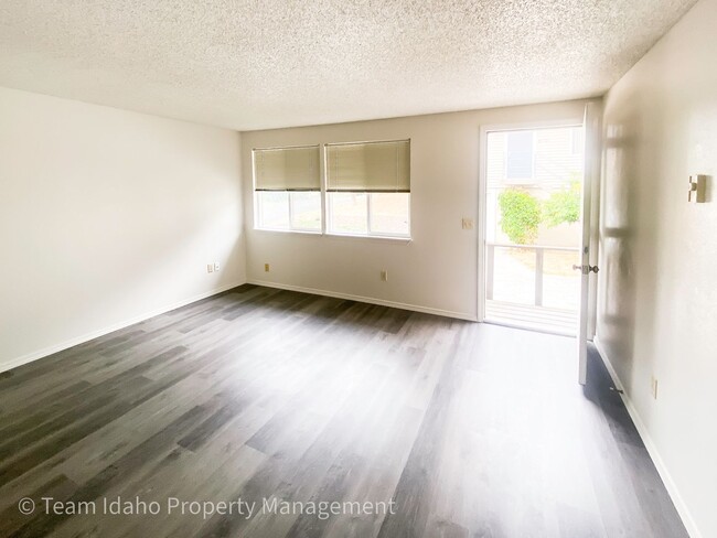 Building Photo - Garfield Duplex