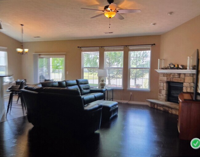Foto del edificio - 3218 S Courtney Dr