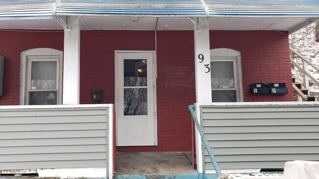 Puerta principal - 93 Talman St