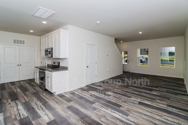 Building Photo - 715 2nd St Pl SW
