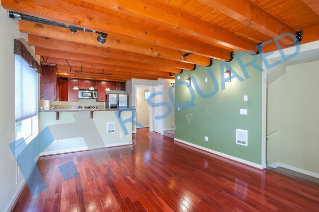 Building Photo - 9239 Woodlawn Ave N